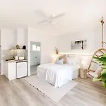 Coastal Luxe Suite With Pool ~ Walk To Noosa River