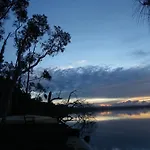 Lake Weyba Cottages Noosa