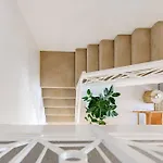 Pooch Friendly Renovated Beach Retreat With Views