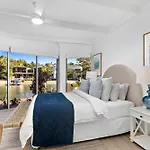 Ground-Level Riverfront 2 Bedroom Apartment Steps From Hastings Street - By Stay Noosa