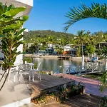 Ground-Level Riverfront 2 Bedroom Apartment Steps From Hastings Street - By Stay Noosa