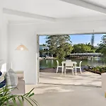 Ground-Level Riverfront 2 Bedroom Apartment Steps From Hastings Street - By Stay Noosa