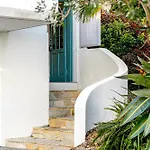 2-Bed Coastal Haven With Pool By Sunshine Beach