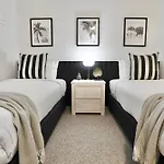 225 2 Bedroom Garden Oasis French Quarter Resort