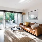 \'Sunshine Beach Bungalow\' - Beautiful Noosa Home