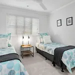 6 Parkshores Sunshine Location Location Location 100M To Beach Access