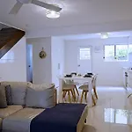 Little Gem In Peregian Beach - Walking Distance To Beach With Pool