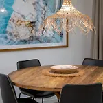 Modern & Stylish 2 Bedroom Townhouse
