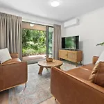 Modern & Stylish 2 Bedroom Townhouse