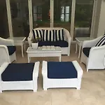 Noosa Habitat Resort B & B