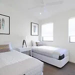 Tranquil & Modern Riverside Getaway