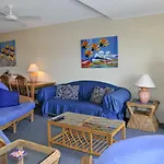 Bright & Comfortable In Quiet Location