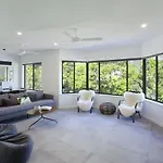 Aarons Luxury Retreat