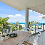 Sunny And Spacious Sunshine Beach