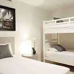 Hastings Park: Elegant Noosa Gem By The Beach
