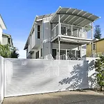 Stunning River House - 51 Hilton Esplanade