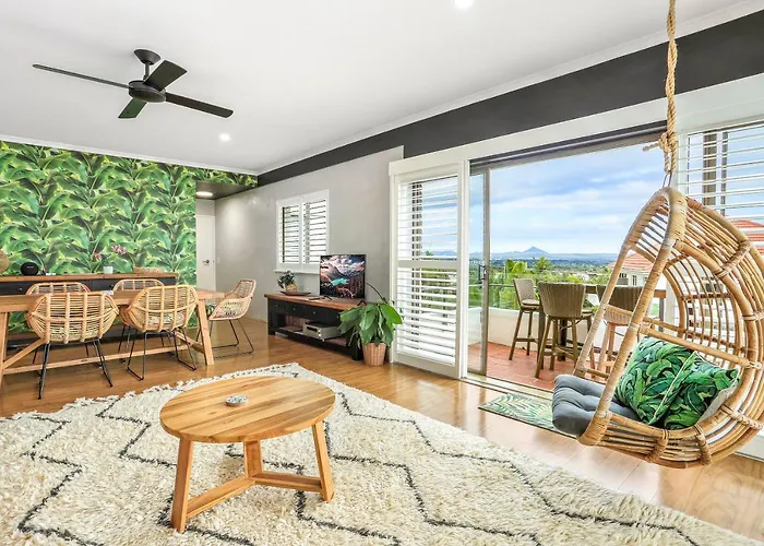 Harmonious Haven With Hinterland Views, Noosa Heads
