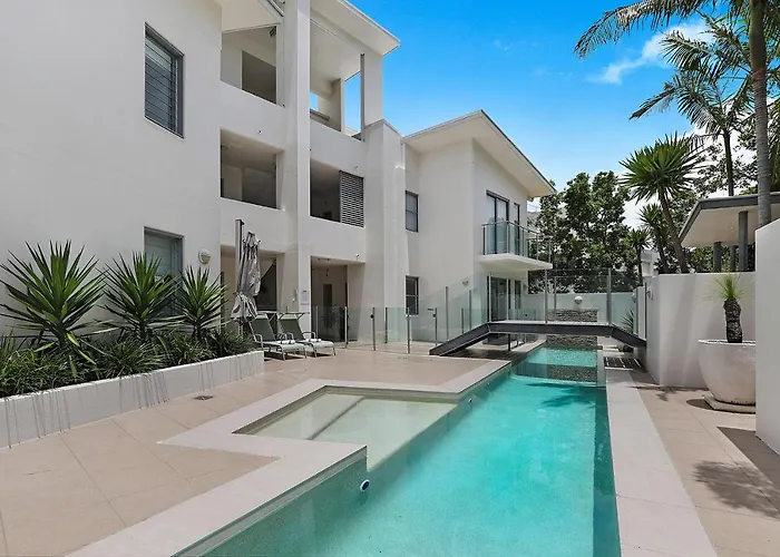 Sunshine Beach Retreat - 3 Bedroom Family Apartment - Wifi - Netflix - 2 Cars
