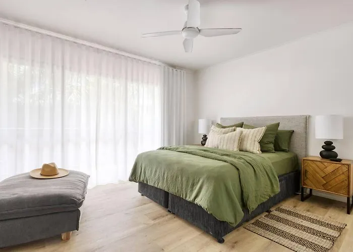 Stylish Retreat, Little Cove