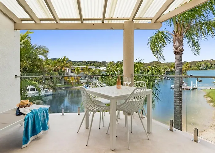 St Tropez 7, Stylish Apartment On The Noosa Waterfront, River Views
