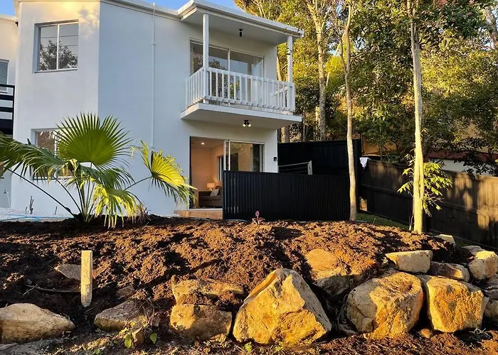 Location Location, Sunshine Beach, 100 M To Beach