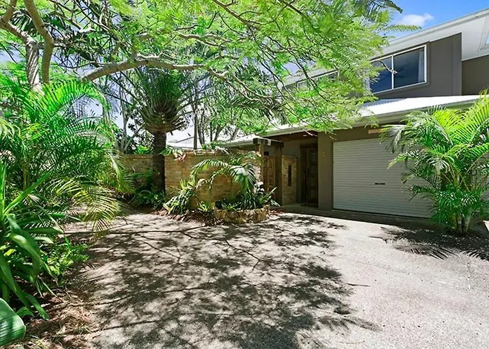 Pet Friendly Tropical Escape In Sunshine Beach