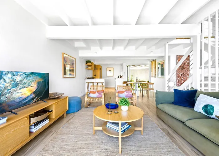 2-Bed Coastal Haven With Pool By Sunshine Beach