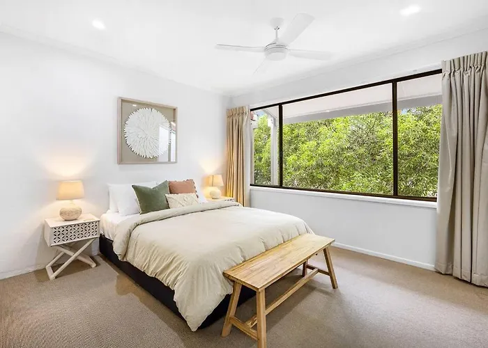 Stylish Poolside Villa, Noosa