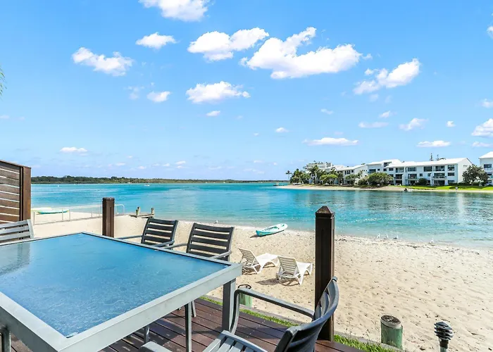 Noosa Riverfront Apartment Unit 7