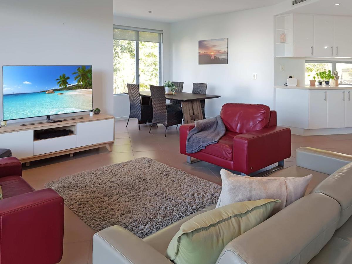 Retreat - 3 Bedroom Family - Wifi - Netflix - 2 Cars Apartment