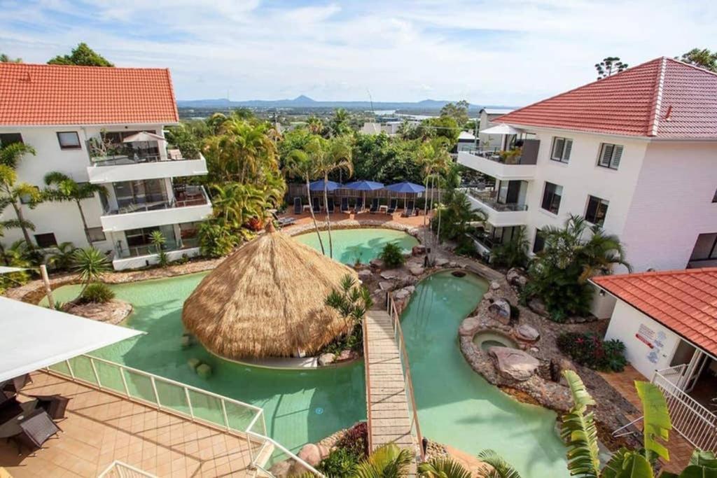 Haven On Hill - Sunset Views, Pools, Apartment