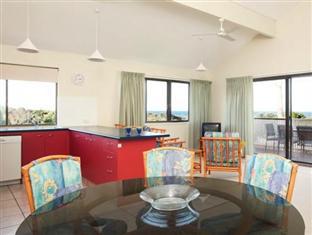 Peregian Court 4*