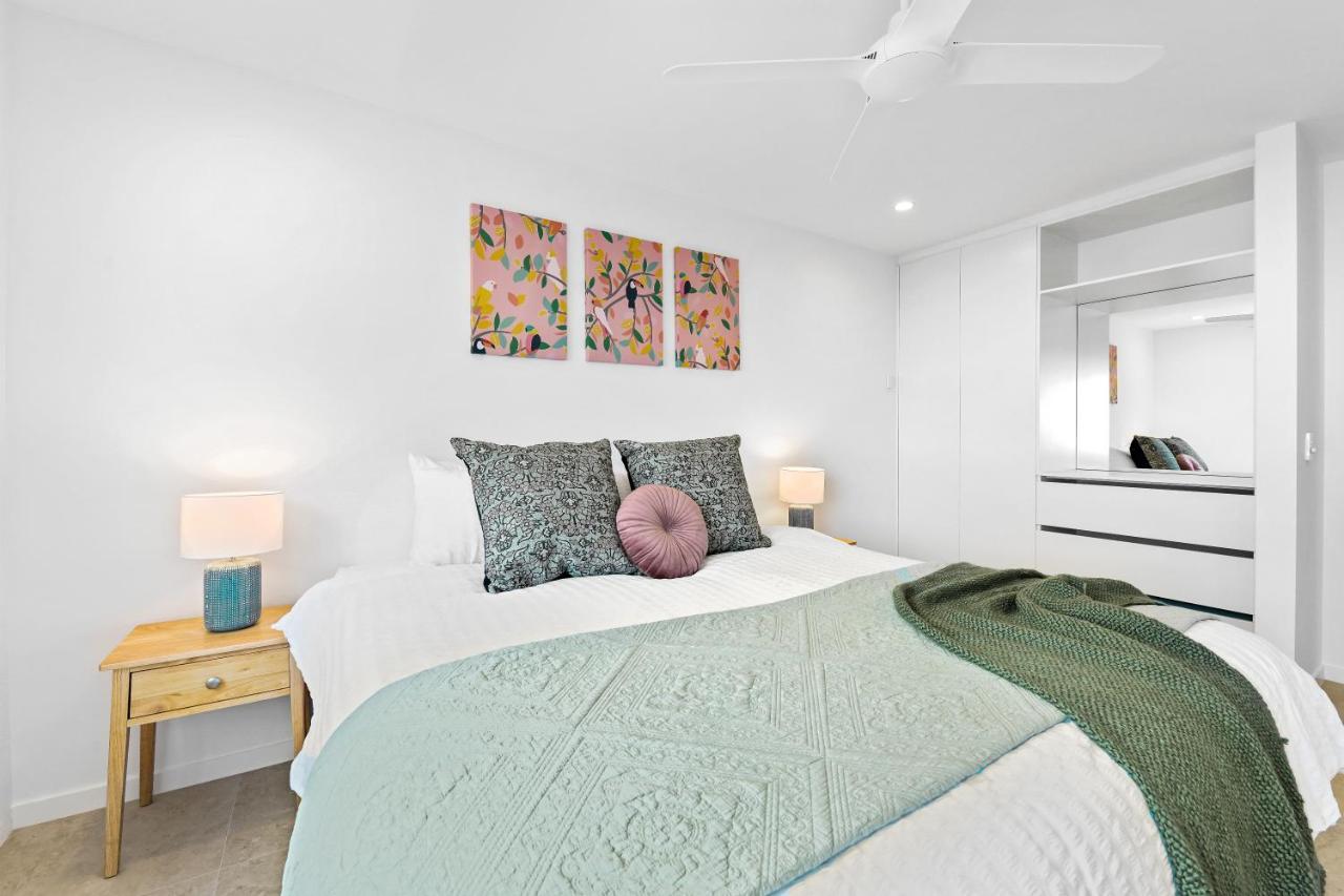 Apartment Crystal Shores Sunshine