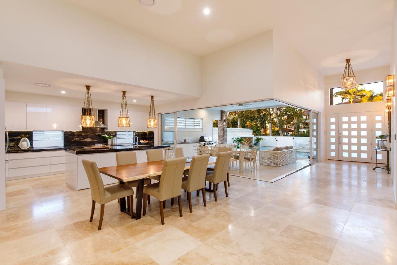 Exquisite Riverside Living, Holiday home Noosaville