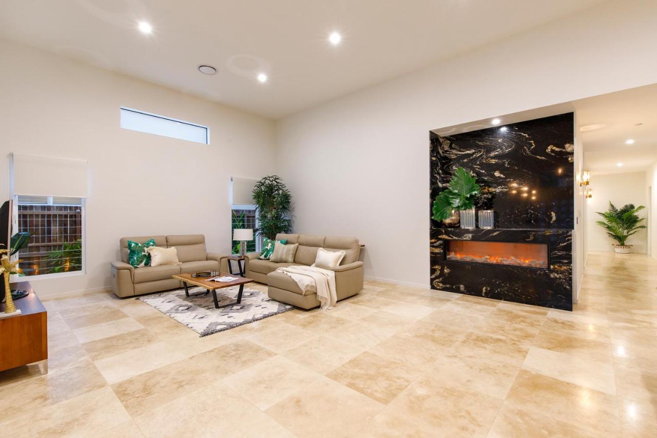 Holiday home Exquisite Riverside Living, *