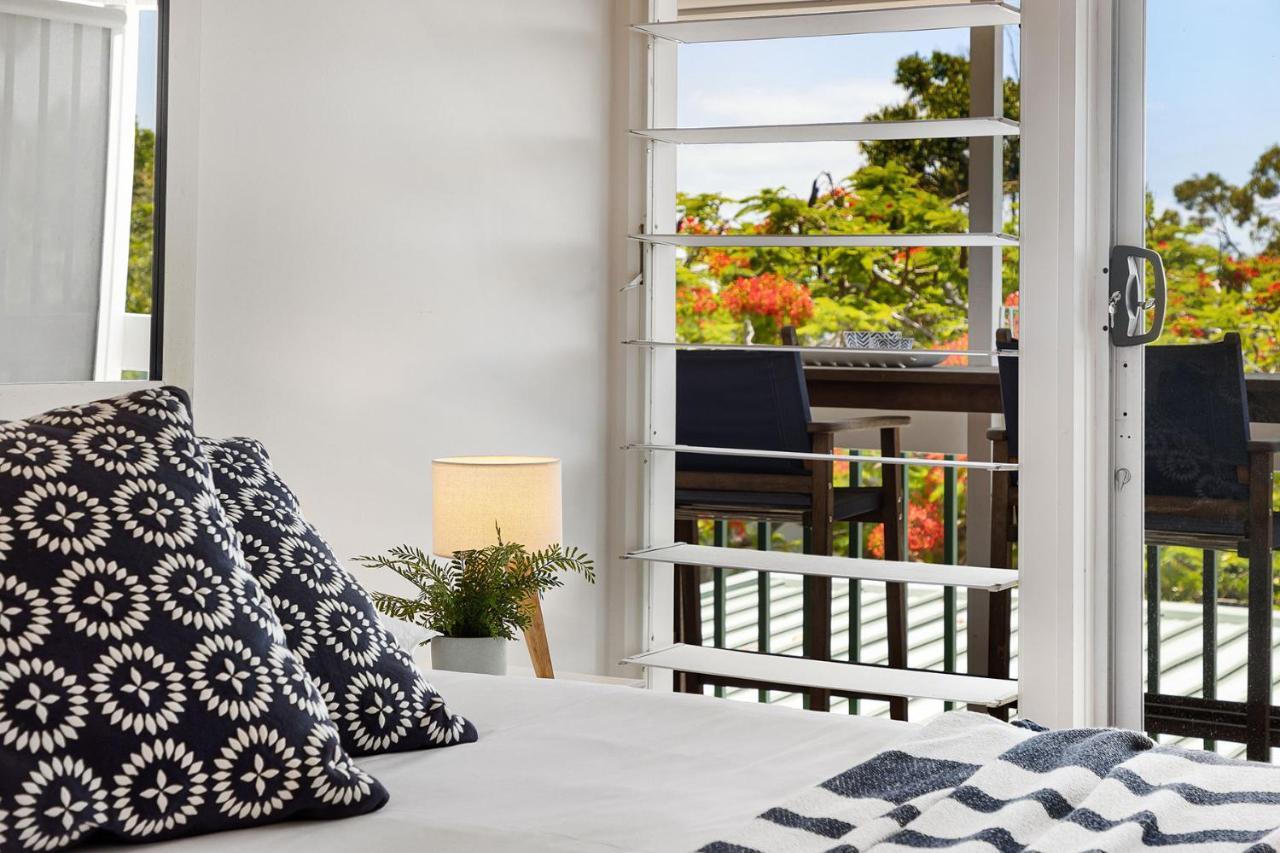 Ocean Views Central To Everything , 2 Bed, 2 Minute Walk To Beach Apartment *