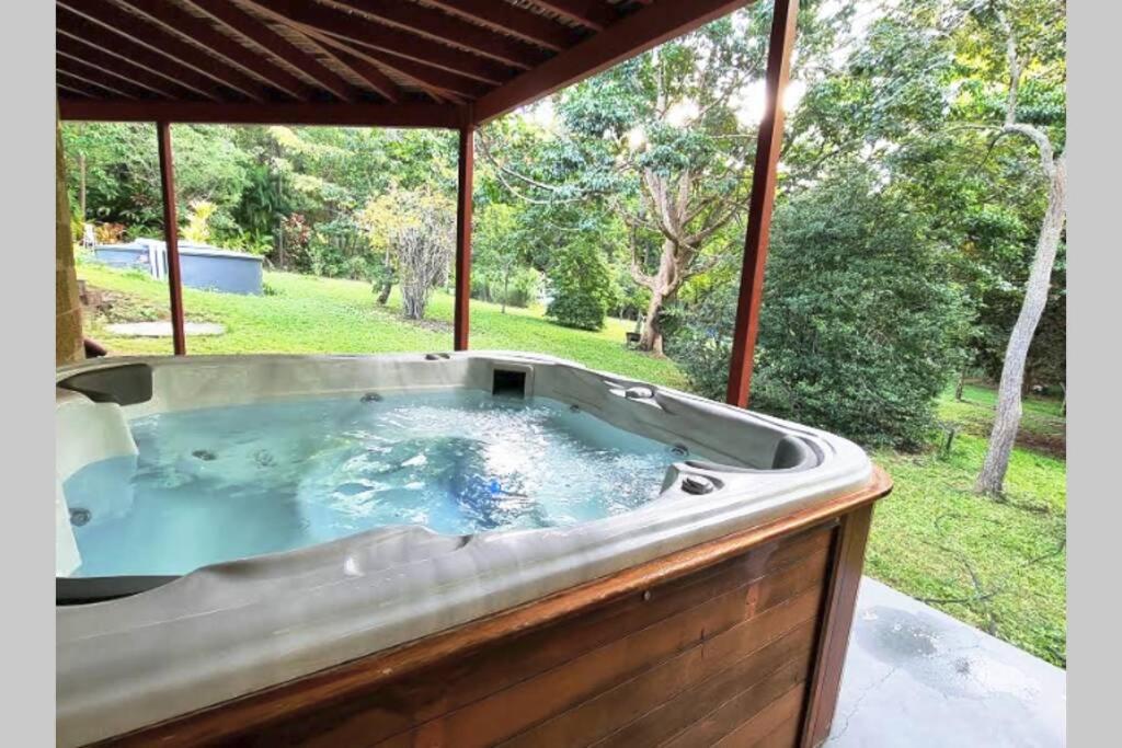 Deluxe Forest Escape - Arcade Games Room, Jacuzzi, Sauna, Bar, Bonfire! *