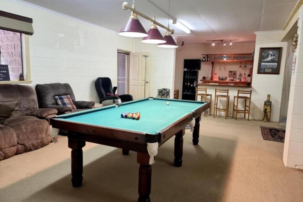 Deluxe Forest Escape - Arcade Games Room, Jacuzzi, Sauna, Bar, Bonfire!