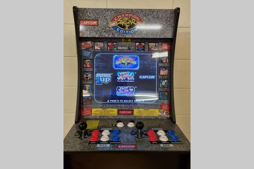 Apartment Deluxe Forest Escape - Arcade Games Room, Jacuzzi, Sauna, Bar, Bonfire!