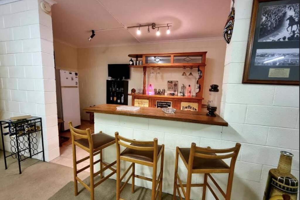 Apartment Deluxe Forest Escape - Arcade Games Room, Jacuzzi, Sauna, Bar, Bonfire! Tewantin