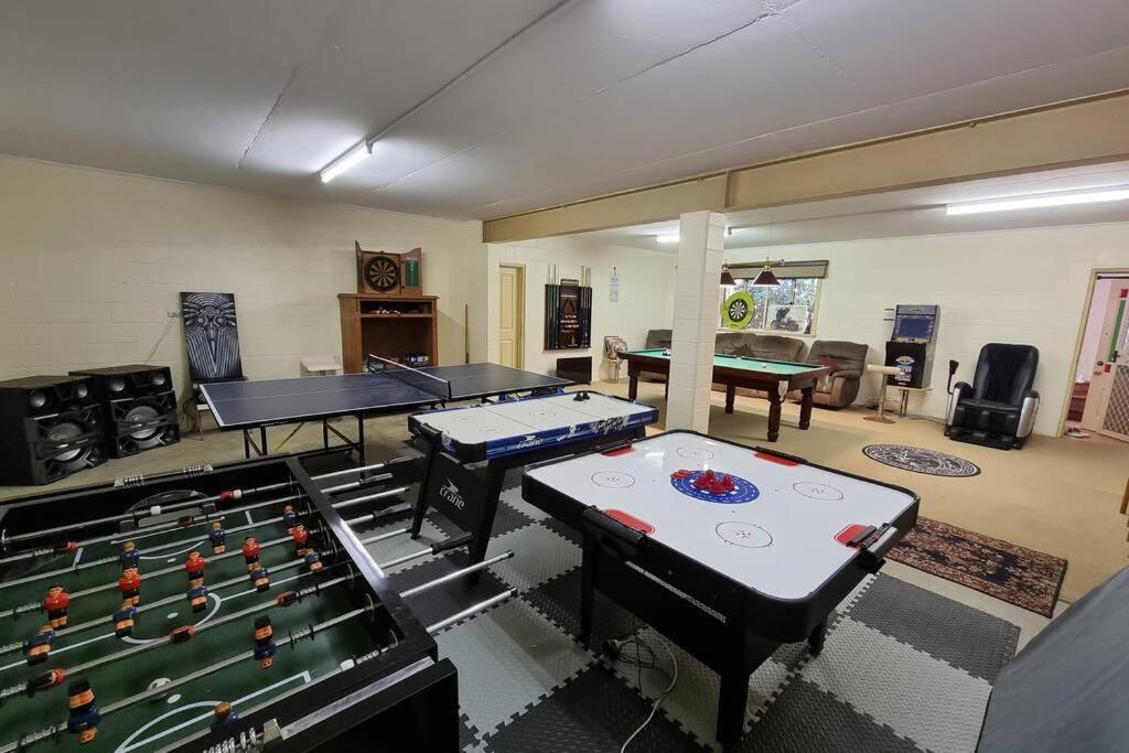 Deluxe Forest Escape - Arcade Games Room, Jacuzzi, Sauna, Bar, Bonfire! * Tewantin
