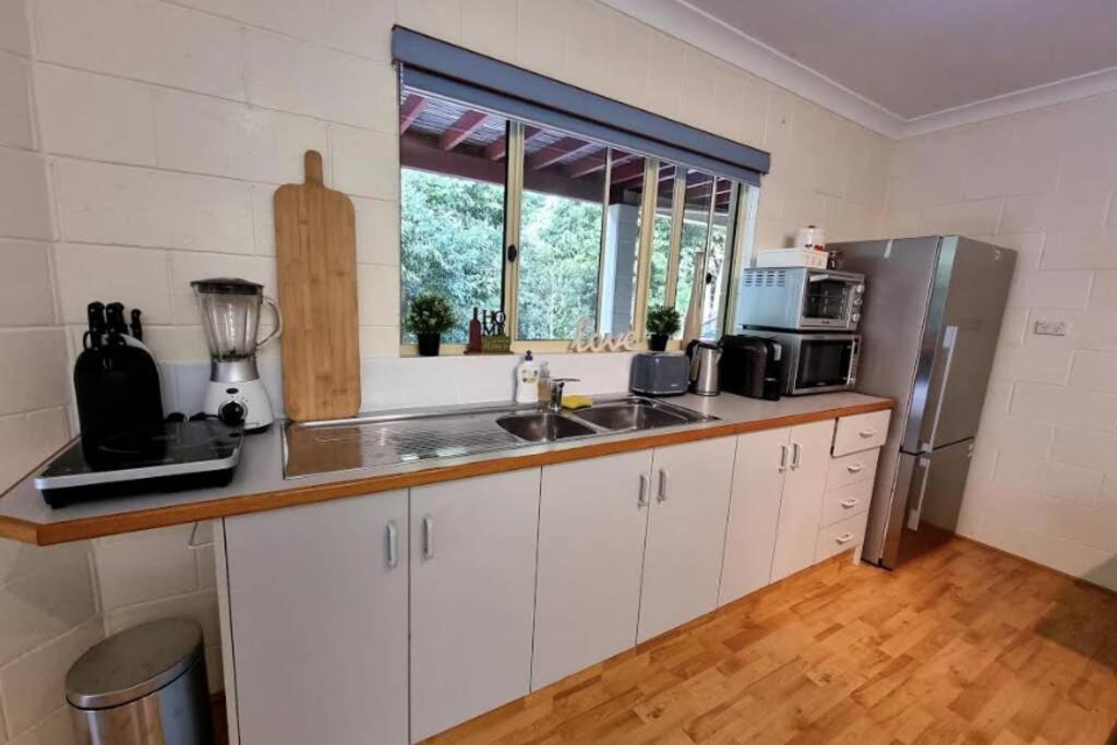 Apartment Deluxe Forest Escape - Arcade Games Room, Jacuzzi, Sauna, Bar, Bonfire! *
