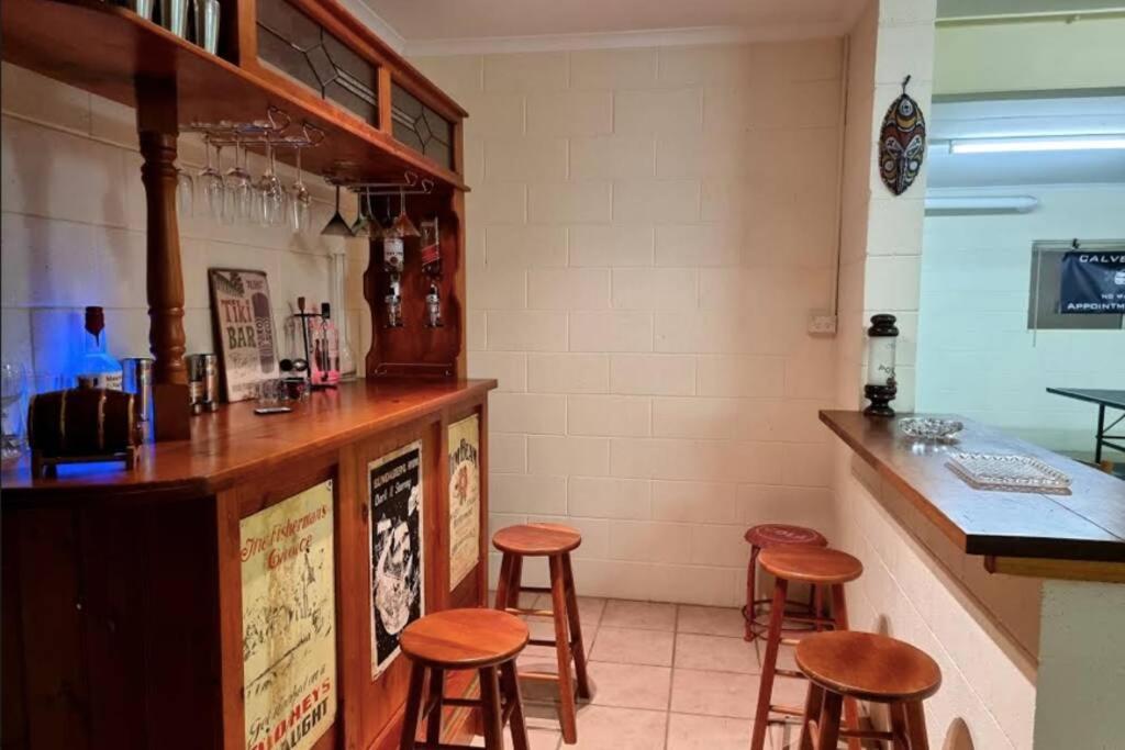 Deluxe Forest Escape - Arcade Games Room, Jacuzzi, Sauna, Bar, Bonfire! Apartment