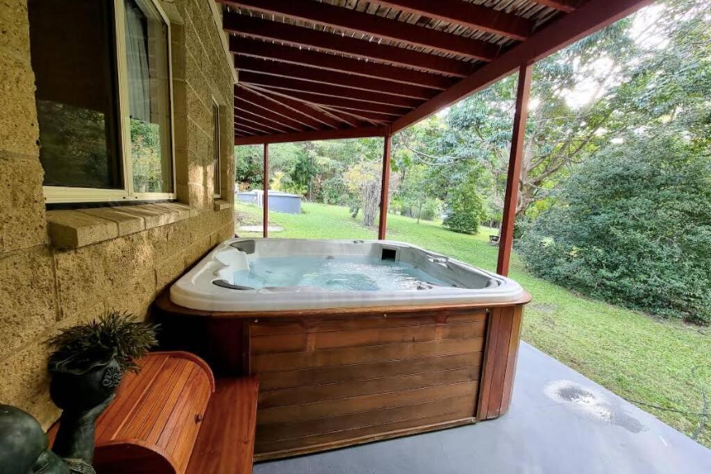 Deluxe Forest Escape - Arcade Games Room, Jacuzzi, Sauna, Bar, Bonfire! *