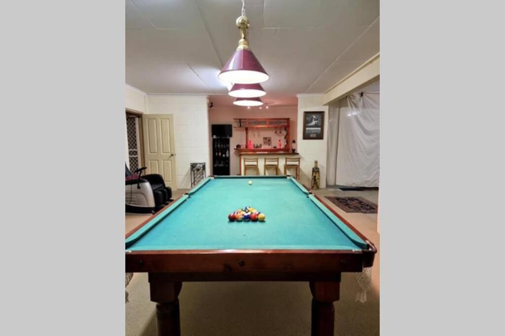 Deluxe Forest Escape - Arcade Games Room, Jacuzzi, Sauna, Bar, Bonfire! Apartment *