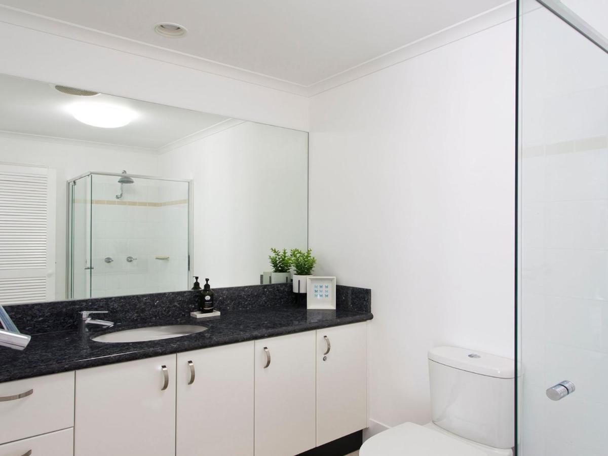 Apartment 33 8 Street *