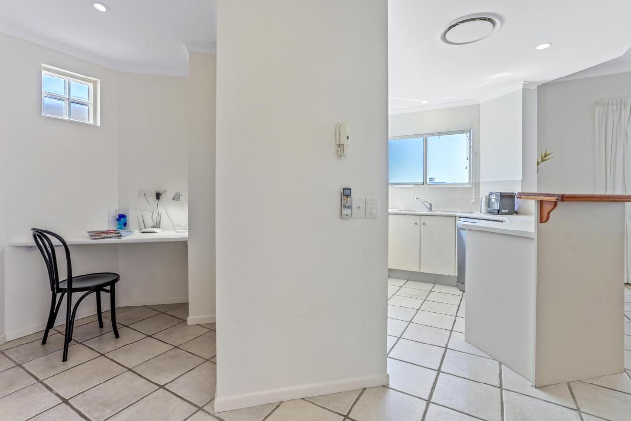 Cosy With Ocean Views, Sunshine Apartment Sunshine Beach