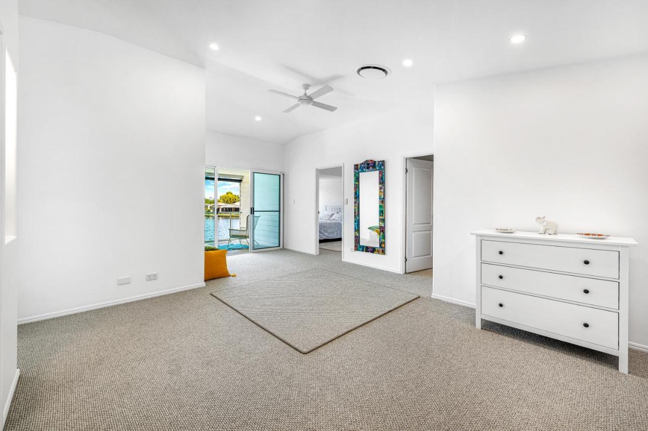 Noosa Waters Luxury Waterfront Holiday home *