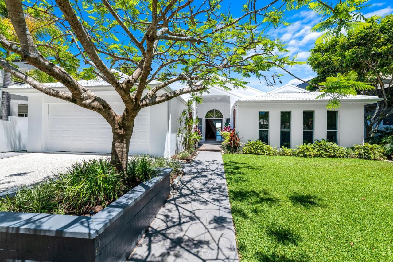 Noosa Waters Luxury Waterfront Holiday home *