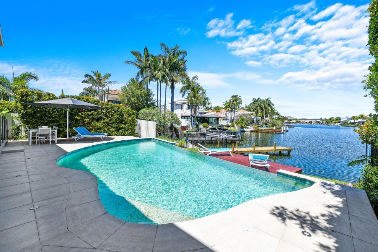Noosa Waters Luxury Waterfront Holiday home *